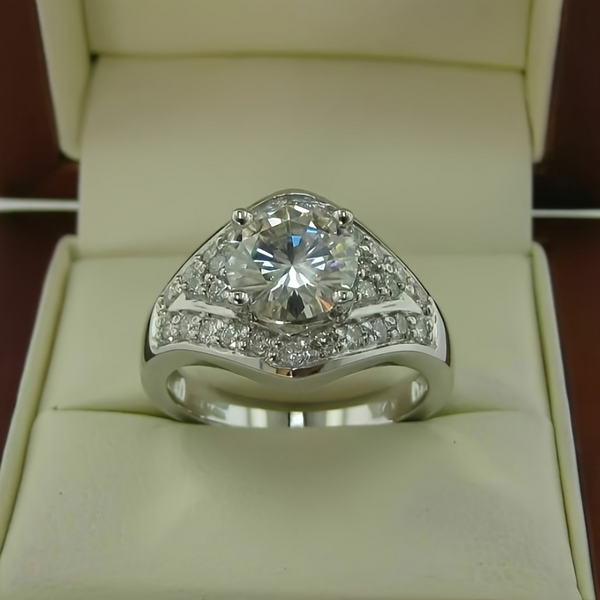 VOPU 3 carat moissanite ring is stylish and elegant for men and women